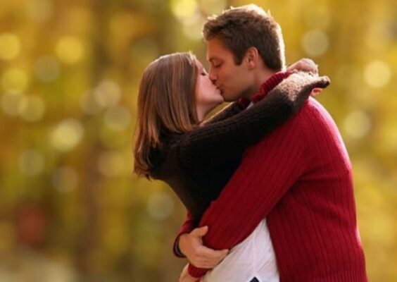 Giải mã giấc mơ thấy hôn người lạ, đánh lô đề con gì ?