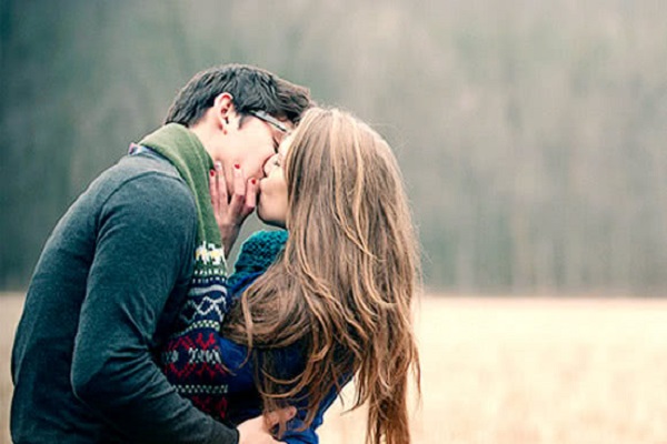Giải mã giấc mơ thấy hôn người lạ, đánh lô đề con gì ?