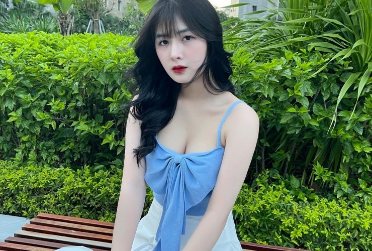 Hotgirl đại sứ Quỳnh Alee gây đốn tim bao anh tại cổng game Go88